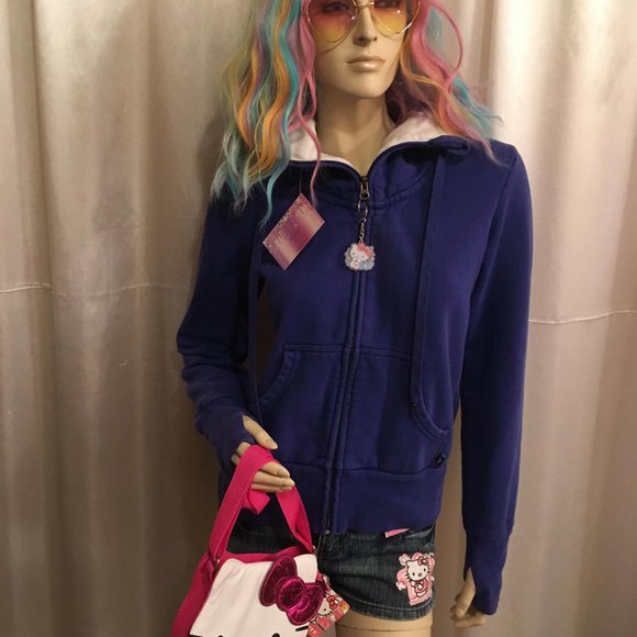 ADORABLE y2k hoodie with hello kitty and crystal details! - Picture 6 of 14